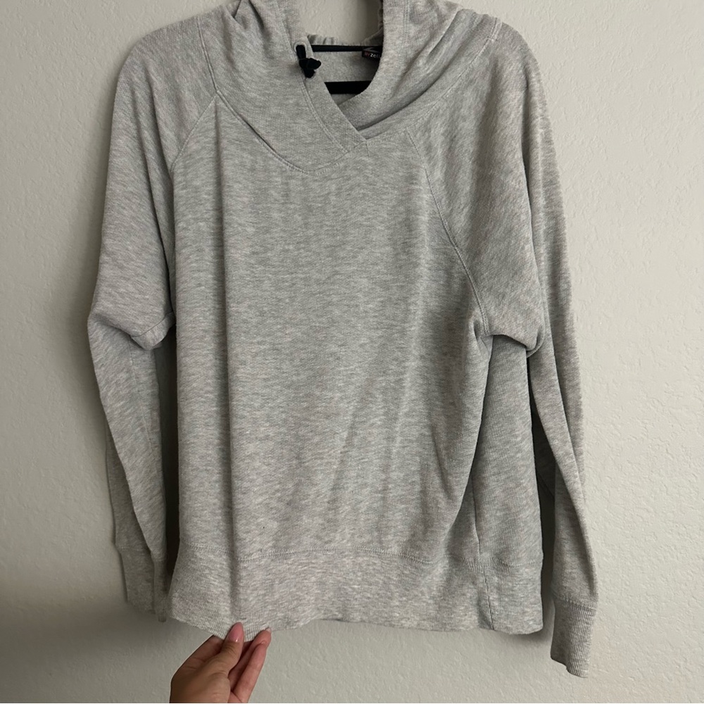 Zella Light Gray V-Neck Sweatershirt